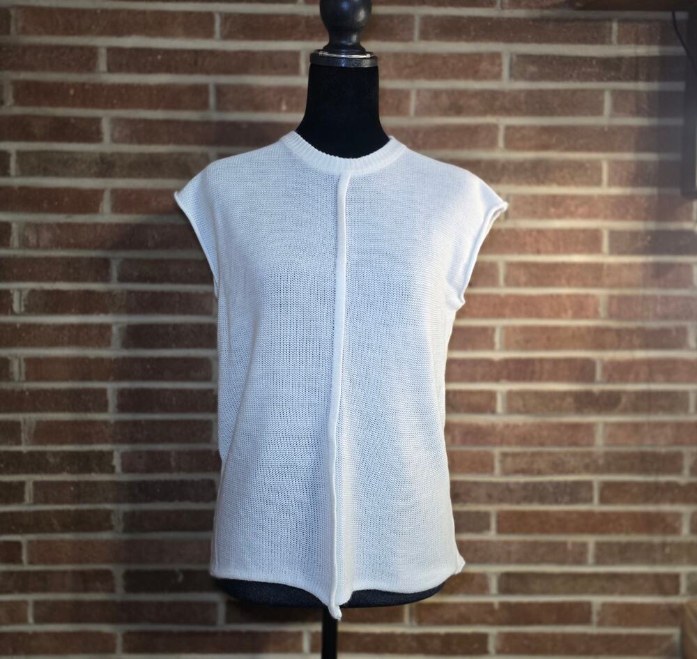 ePretty White Center Seam Sweater Vest Cap Sleeve Knit Top SZ S